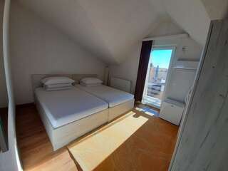Гостевой дом Pensiunea Alpina Casi & Spa Пэлтиниш Двухместный номер с 1 кроватью или 2 отдельными кроватями-14